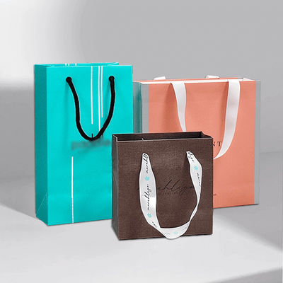 Customized High-end Hand held Gift Bags Clothing Store Personalized Craft Kraft Paper Bags Gift Packaging
