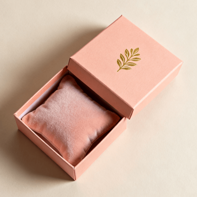Custom Designed Luxury Gift Box Embossed Green Rigid Paper Jewelry Box  for Rings and Earrings Fashion Accessory Storage